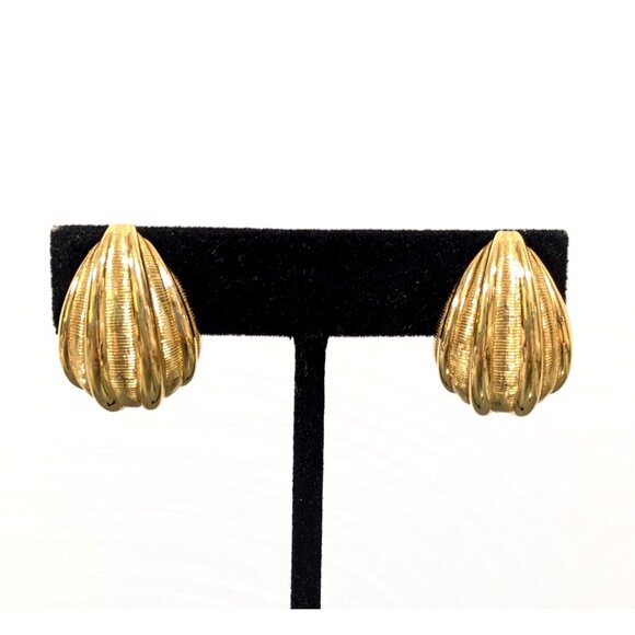 Monet Jewelry - VTG Monet Ribbed Texture Teardrop Clip On Earrings Gold Tone Classic‎ Statement
